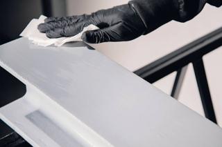 applicazione Microresina Kerakoll su ferro verniciato