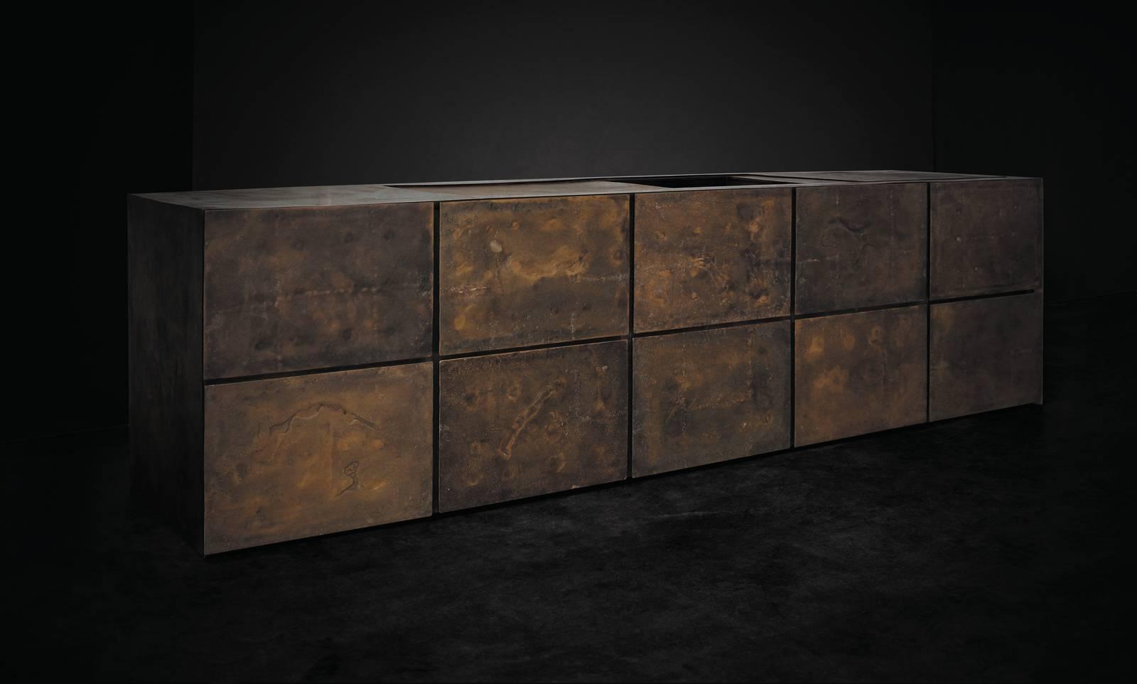 Il modello Terra di minotticucine è completamente realizzato in bronzo fuso che gli conferisce un aspetto piacevolmente materico e lo rende un pezzo “eterno”, una vera e propria scultura contemporanea. Prezzo su richiesta. http://www.minotticucine.it Il modello Terra di minotticucine è completamente realizzato in bronzo fuso che gli conferisce un aspetto piacevolmente materico e lo rende un pezzo “eterno”, una vera e propria scultura contemporanea. Prezzo su richiesta. http://www.minotticucine.it