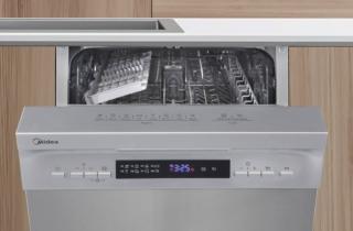 Nella lavastoviglie MFD45S200X.1-IT di Midea la funzione Delay Start permette di impostare il timer ritardando il lavaggio delle stoviglie da 1 a 24 ore. Per 10 coperti e in classe D, alla fine del ciclo ha la porta che si apre automaticamente lasciando un piccolo spazio per far fuoriuscire il vapore. Con finitura in acciaio inox, è un modello a libera installazione. Misura L 45 x P 60 x H 84,5 cm. Prezzo 429 euro. www.midea.com Nella lavastoviglie MFD45S200X.1-IT di Midea la funzione Delay Start permette di impostare il timer ritardando il lavaggio delle stoviglie da 1 a 24 ore. Per 10 coperti e in classe D, alla fine del ciclo ha la porta che si apre automaticamente lasciando un piccolo spazio per far fuoriuscire il vapore. Con finitura in acciaio inox, è un modello a libera installazione. Misura L 45 x P 60 x H 84,5 cm. Prezzo 429 euro. www.midea.com
