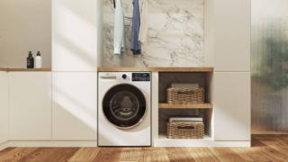 Nella lavatrice della gamma Beyond BWU5104AB di Beko la vasca del cestello è realizzata in plastica riciclata dalle bottiglie e grazie alla tecnologia Aquatech®, che premiscela il detersivo con l’acqua e spruzza questa soluzione direttamente sui tessuti, si può lavare in minor tempo. Con il programma a vapore igienizzante viene garantita la rimozione dei cattivi odori e l’ammorbidimento dei capi. Capiente 10 kg, è gestibile anche da App e è dotata di luce interna. Misura L 60 x P 54 x H 84 cm. Prezzo 859 euro. www.beko.it Nella lavatrice della gamma Beyond BWU5104AB di Beko la vasca del cestello è realizzata in plastica riciclata dalle bottiglie e grazie alla tecnologia Aquatech®, che premiscela il detersivo con l’acqua e spruzza questa soluzione direttamente sui tessuti, si può lavare in minor tempo. Con il programma a vapore igienizzante viene garantita la rimozione dei cattivi odori e l’ammorbidimento dei capi. Capiente 10 kg, è gestibile anche da App e è dotata di luce interna. Misura L 60 x P 54 x H 84 cm. Prezzo 859 euro. www.beko.it