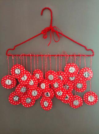 Calendario avvento Natale pirottini muffins stampella