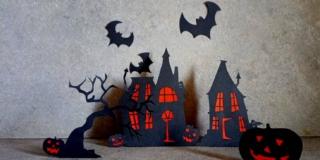 Decorazioni Halloween cartoncino nero disegni case stregate