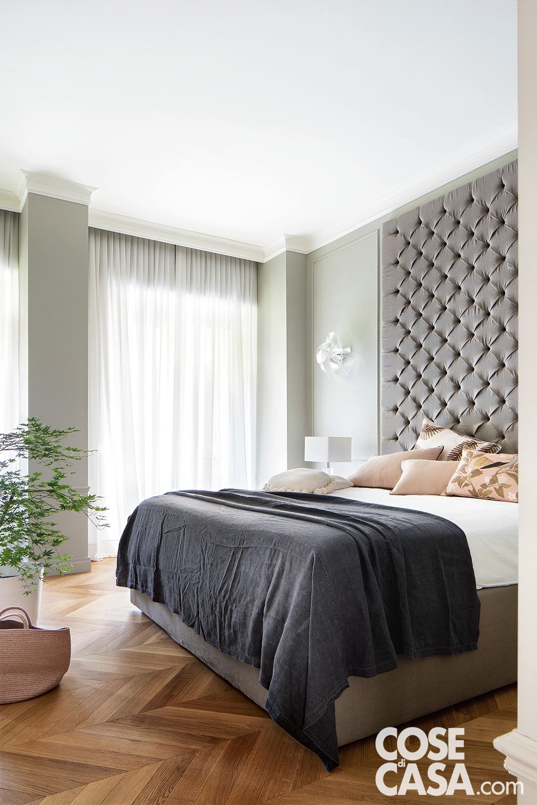 camera-da-letto matrimoniale con maxi testata  capitonné