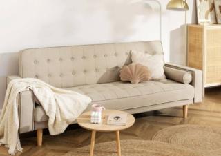 Una raffinata tonalità crema per il rivestimento in lino del modello tre posti Brion di Sklum che ha la seduta e lo schienale impreziositi da una lavorazione capitonné che gli dona un aspetto elegantemente vintage. La struttura di sostegno è in legno chiaro ed è corredato di due piccoli cuscini cilindrici.  Per trasformarlo in un comodo letto basta reclinare lo schienale. Misura L 216 x P 80 x H 88 cm. Prezzo 349,95 euro. www.sklum.com Una raffinata tonalità crema per il rivestimento in lino del modello tre posti Brion di Sklum che ha la seduta e lo schienale impreziositi da una lavorazione capitonné che gli dona un aspetto elegantemente vintage. La struttura di sostegno è in legno chiaro ed è corredato di due piccoli cuscini cilindrici.  Per trasformarlo in un comodo letto basta reclinare lo schienale. Misura L 216 x P 80 x H 88 cm. Prezzo 349,95 euro. www.sklum.com