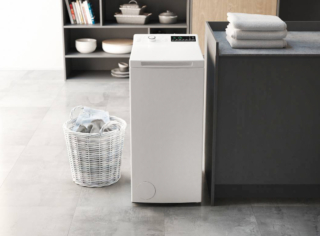 Lavatrice carica dall'alto WMTG 625BS IT di Hotpoint Lavatrice carica dall'alto WMTG 625BS IT di Hotpoint