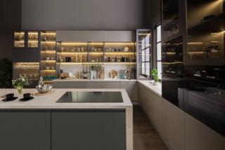 Perfetto per qualsiasi ambiente, Perfecto di Galvamet è la soluzione per chi cerca una cappa da cucina efficiente e discreta. Disponibile nelle dimensioni da 60 e 80 cm, si adatta facilmente a ogni tipo di composizione. Con una capacità di aspirazione di 700 mc/h e una rumorosità massima di soli 62 dB(A), assicura prestazioni eccellenti con il minimo rumore. In classe energetica A++, offre funzionalità avanzate come il funzionamento automatico, lo spegnimento ritardato regolabile e l'avviso di manutenzione per il filtro antigrasso. Inoltre ha un limitatore di potenza assorbita per una maggiore sicurezza. Prezzo da rivenditore. http://www.galvamet.it Perfetto per qualsiasi ambiente, Perfecto di Galvamet è la soluzione per chi cerca una cappa da cucina efficiente e discreta. Disponibile nelle dimensioni da 60 e 80 cm, si adatta facilmente a ogni tipo di composizione. Con una capacità di aspirazione di 700 mc/h e una rumorosità massima di soli 62 dB(A), assicura prestazioni eccellenti con il minimo rumore. In classe energetica A++, offre funzionalità avanzate come il funzionamento automatico, lo spegnimento ritardato regolabile e l'avviso di manutenzione per il filtro antigrasso. Inoltre ha un limitatore di potenza assorbita per una maggiore sicurezza. Prezzo da rivenditore. http://www.galvamet.it