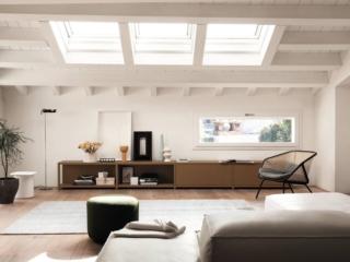 Grazie alla sua altezza contenuta può essere collocato anche nella parte più bassa della mansarda il lungo mobile Frame Bookcase di Fantin, composto da quattro moduli completamente realizzati in metallo 100% riciclabile nel colore Clay. Sono presenti vani a giorno da usare come espositori e vani chiusi. Misura L 428  x P 36 x H 48 cm. Prezzo 3.904,00 euro +iva . www.fantin.com Grazie alla sua altezza contenuta può essere collocato anche nella parte più bassa della mansarda il lungo mobile Frame Bookcase di Fantin, composto da quattro moduli completamente realizzati in metallo 100% riciclabile nel colore Clay. Sono presenti vani a giorno da usare come espositori e vani chiusi. Misura L 428  x P 36 x H 48 cm. Prezzo 3.904,00 euro +iva . www.fantin.com