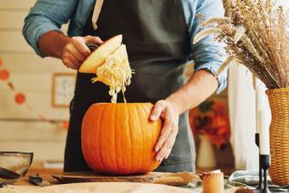 svuotare zucca halloween svuotare zucca halloween