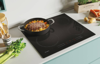 Con 4 zone di cottura ad induzione, CI642MCBB di Candy ha controllo Multislider per gestire tutte le impostazioni contemporaneamente coordinando ogni livello di potenza separatamente. La funzione Booster consente invece di aumentare temporaneamente la potenza della zona selezionata per velocizzare la preparazione e il Power Management permette di limitare automaticamente la potenza del piano di cottura così da evitarne il sovraccarico. Misura 60x52 cm. Prezzo 780 euro. www.candy.it Con 4 zone di cottura ad induzione, CI642MCBB di Candy ha controllo Multislider per gestire tutte le impostazioni contemporaneamente coordinando ogni livello di potenza separatamente. La funzione Booster consente invece di aumentare temporaneamente la potenza della zona selezionata per velocizzare la preparazione e il Power Management permette di limitare automaticamente la potenza del piano di cottura così da evitarne il sovraccarico. Misura 60x52 cm. Prezzo 780 euro. www.candy.it