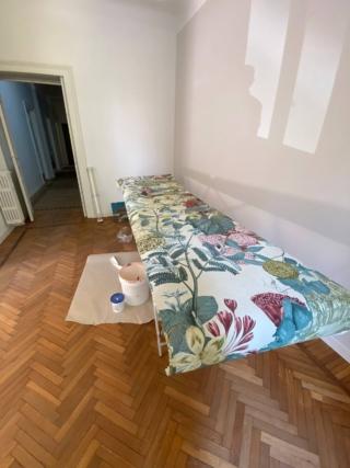 carta da parati prima della posa in bagno