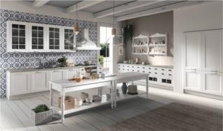 Dettagli classici e stile senza tempo per la grande composizione bianca Ylenia di Aran Cucine che è caratterizzata dalle basi con le ante a telaio in frassino laccato bianco. A parete trovano posto i pensili con le ante in vetro all'inglese e le mensole dal sapore retrò; 	al centro della cucina è posizionato un lungo bancone da lavoro con le gambe tornite e un comodo ripiano inferiore. Un modulo base da 60 cm, prezzo a partire da 294 euro + IVA. www.arancucine.it Dettagli classici e stile senza tempo per la grande composizione bianca Ylenia di Aran Cucine che è caratterizzata dalle basi con le ante a telaio in frassino laccato bianco. A parete trovano posto i pensili con le ante in vetro all'inglese e le mensole dal sapore retrò; 	al centro della cucina è posizionato un lungo bancone da lavoro con le gambe tornite e un comodo ripiano inferiore. Un modulo base da 60 cm, prezzo a partire da 294 euro + IVA. www.arancucine.it