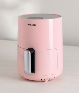 Capiente 1,5 litri, la friggitrice ad aria Fryer-Air di Create non utilizza olio. Si può usare anche come fornetto per gratinare, ha schermo digitale per programmare l’ora e temperatura regolabile da 80°C a 200°C. Potenza 900 watt. Prezzo 59,95 euro. www.sklum.com Capiente 1,5 litri, la friggitrice ad aria Fryer-Air di Create non utilizza olio. Si può usare anche come fornetto per gratinare, ha schermo digitale per programmare l’ora e temperatura regolabile da 80°C a 200°C. Potenza 900 watt. Prezzo 59,95 euro. www.sklum.com