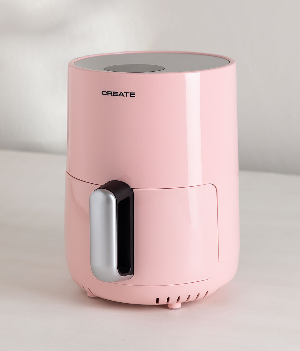 Capiente 1,5 litri, la friggitrice ad aria Fryer-Air di Create non utilizza olio. Si può usare anche come fornetto per gratinare, ha schermo digitale per programmare l’ora e temperatura regolabile da 80°C a 200°C. Potenza 900 watt. Prezzo 59,95 euro. www.sklum.com Capiente 1,5 litri, la friggitrice ad aria Fryer-Air di Create non utilizza olio. Si può usare anche come fornetto per gratinare, ha schermo digitale per programmare l’ora e temperatura regolabile da 80°C a 200°C. Potenza 900 watt. Prezzo 59,95 euro. www.sklum.com