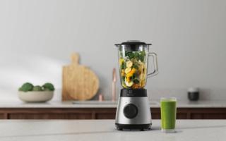 Dotato di quattro lame TruFlow® in acciaio inossidabile, il frullatore Create 4 E4TB1-6ST di Electrolux prepara deliziosi smoothies, bevande e salse in poco tempo, e grazie alla potenza del motore da 800 watt può anche tritare il ghiaccio. È regolabile su cinque velocità e sulla funzione Pulse, che permette di raggiungere la consistenza desiderata scegliendo il livello di potenza più adatto. La caraffa è capiente 1,5 litri. Misura L 19,5 x P 19,5 x H 39,5 cm Prezzo 79,99 euro. www.electrolux.it