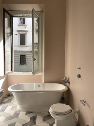 relooking bagno dipinto di rosa