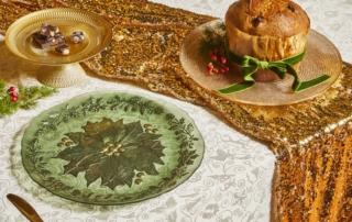 Originale e scenografico il runner Paillettes Oro di Tognana per una mise en place sontuosa e "preziosissima": è la soluzione ideale per trasformare magicamente anche la tovaglia più semplice. È disponibile nelle varianti oro, argento e rosso. Misura L 40 x P 140 cm. Prezzo 18,30 cm. www.tognana.com Originale e scenografico il runner Paillettes Oro di Tognana per una mise en place sontuosa e "preziosissima": è la soluzione ideale per trasformare magicamente anche la tovaglia più semplice. È disponibile nelle varianti oro, argento e rosso. Misura L 40 x P 140 cm. Prezzo 18,30 cm. www.tognana.com