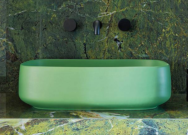 In ceramica dal bordo sottile con trattamento antibatterico The.Sanyglaze, Cognac Quadro di Artceram qui nel colore Verde Salvia matt misura L 55 x P 35 x H 15,5 e costa 650 euro + Iva. www.artceram.it In ceramica dal bordo sottile con trattamento antibatterico The.Sanyglaze, Cognac Quadro di Artceram qui nel colore Verde Salvia matt misura L 55 x P 35 x H 15,5 e costa 650 euro + Iva. www.artceram.it