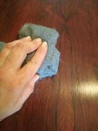 Levigare con lana d’acciaio per tirare la cera. Levigare con lana d’acciaio per tirare la cera.