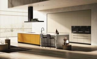 L'isola centrale,  che include la zona  operativa e integra  un comodo piano snack, è il punto focale della composizione, che si completa con le scenografiche armadiature inserite in nicchia. Stile essenziale, ma con un tocco di colore, per la composizione Traccia di Febal Casa, contraddistinta da ante laccate opache nelle tinte Ocra e Grigio seta con presa maniglia a "J" sagomata. Il piano di lavoro è in marmo di Carrara lucido (spessore 3 cm). Un modulo base da 60 cm completo di zoccolo, maniglia, top e alzatina prezzo a partire da 215 euro. www.febalcasa.com L'isola centrale,  che include la zona  operativa e integra  un comodo piano snack, è il punto focale della composizione, che si completa con le scenografiche armadiature inserite in nicchia. Stile essenziale, ma con un tocco di colore, per la composizione Traccia di Febal Casa, contraddistinta da ante laccate opache nelle tinte Ocra e Grigio seta con presa maniglia a "J" sagomata. Il piano di lavoro è in marmo di Carrara lucido (spessore 3 cm). Un modulo base da 60 cm completo di zoccolo, maniglia, top e alzatina prezzo a partire da 215 euro. www.febalcasa.com