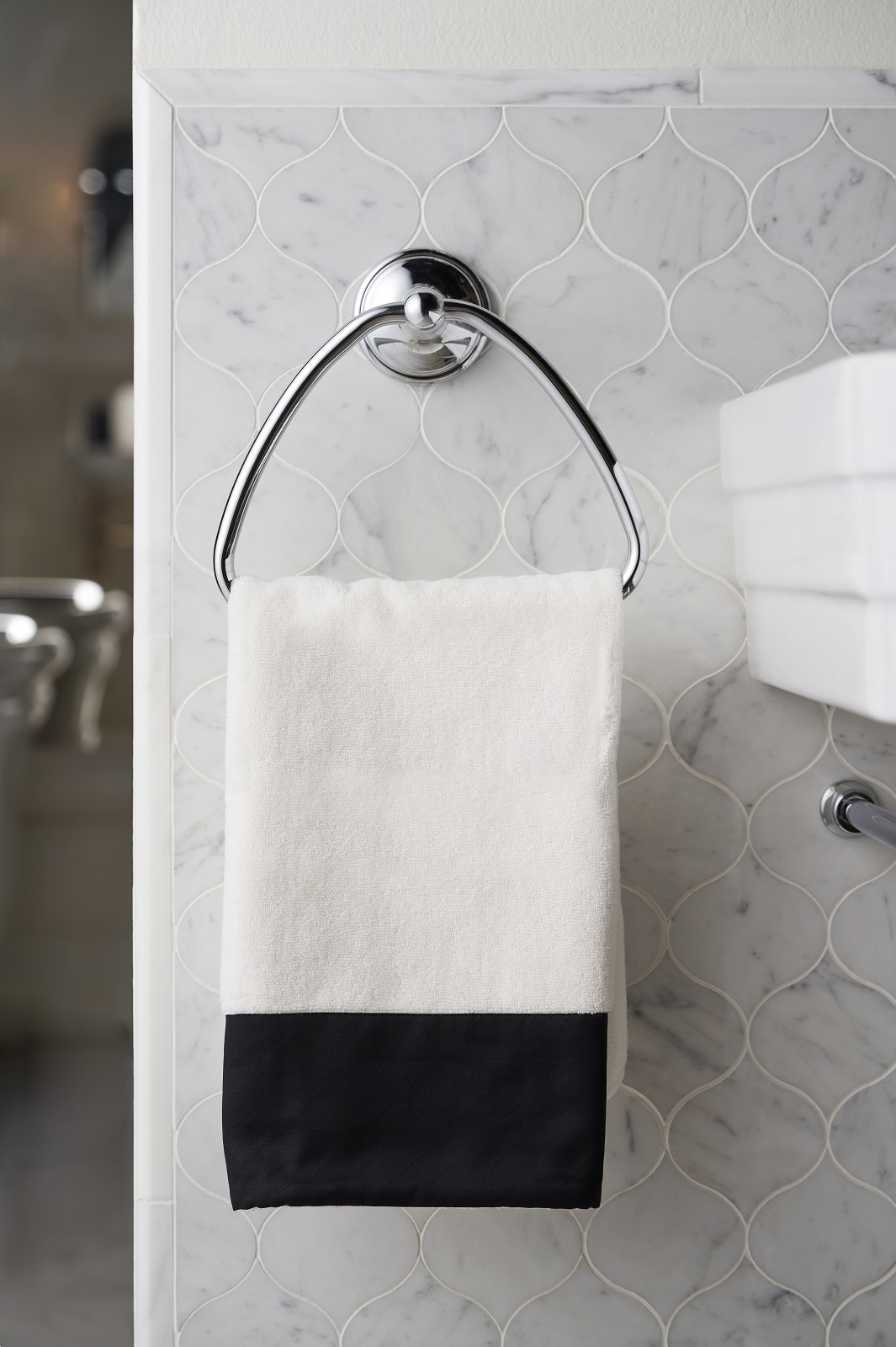 30 accessori per il bagno moderno: specchi, portasciugamani, portarotolo e  scopino - Cose di Casa