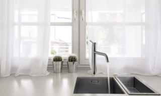 All’interno della collezione 40mm di Rubinetterie Treemme è possibile trovare numerose proposte di miscelatori per cucina da scegliere in base alle proprie esigenze: dalla versione monocomando a quella con doccino allungabile estraibile. Il miscelatore da piano monocomando in acciaio inox Art. IT1331IS40ZZ è alto 30 cm. Prezzo 445 euro. www.rubinetterie3m.it All’interno della collezione 40mm di Rubinetterie Treemme è possibile trovare numerose proposte di miscelatori per cucina da scegliere in base alle proprie esigenze: dalla versione monocomando a quella con doccino allungabile estraibile. Il miscelatore da piano monocomando in acciaio inox Art. IT1331IS40ZZ è alto 30 cm. Prezzo 445 euro. www.rubinetterie3m.it