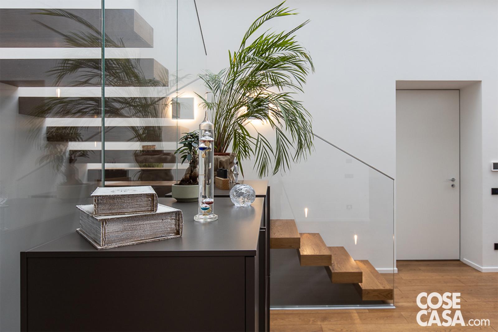 sottotetto scala con balaustra in vetro sottotetto scala con balaustra in vetro