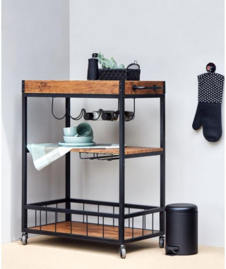 Il carrello multiuso da cucina ( Ref. 81265149) in vendita da Leroy Merlin ha uno stile piacevolmente rustico sottolineato dai tre ripiani in legno di noce e dalla struttura in metallo nero; è corredato di quattro ruote e due freni di bloccaggio e di un vassoio amovibile. Inoltre, sono presenti un portabottiglie e un portabicchieri aggiuntivi. Misura L 80 x P 40 x H 89,5 cm. Prezzo 129,90 euro. www.leroymerlin.it Il carrello multiuso da cucina ( Ref. 81265149) in vendita da Leroy Merlin ha uno stile piacevolmente rustico sottolineato dai tre ripiani in legno di noce e dalla struttura in metallo nero; è corredato di quattro ruote e due freni di bloccaggio e di un vassoio amovibile. Inoltre, sono presenti un portabottiglie e un portabicchieri aggiuntivi. Misura L 80 x P 40 x H 89,5 cm. Prezzo 129,90 euro. www.leroymerlin.it