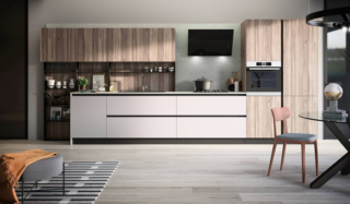 Lineare e compatta la cucina Cloe di Arredo3 è caratterizzata dalle basi con le ante lisce in laccato UV eccimeri, molto opaco, resistente, anti-impronta e con una mano morbida, e dalle colonne effetto legno in laminato poro registro Oregon. Gli schienali Open in alluminio anodizzato nero a colonna sono posizionati sul piano, tra i pensili e le basi, e permettono di esporre bicchieri e accessori per averli sempre a portata di mano. Prezzo su richiesta. www.arredo3.it Lineare e compatta la cucina Cloe di Arredo3 è caratterizzata dalle basi con le ante lisce in laccato UV eccimeri, molto opaco, resistente, anti-impronta e con una mano morbida, e dalle colonne effetto legno in laminato poro registro Oregon. Gli schienali Open in alluminio anodizzato nero a colonna sono posizionati sul piano, tra i pensili e le basi, e permettono di esporre bicchieri e accessori per averli sempre a portata di mano. Prezzo su richiesta. www.arredo3.it