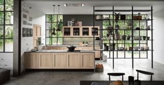 La tradizione si integra in contesti attuali e dal sapore urban. in questa proposta, il legno convive con elementi contemporanei, quali la libreria metallica Watch-It, bifacciale e dalla struttura leggera. Licia di Aran Cucine ha le ante in rovere sand decapé con telaio in massello di rovere e bugna impiallacciata. Il piano di lavoro è in laminato. Una base da 60 cm costa a partire da 355 euro. www.arancucine.it La tradizione si integra in contesti attuali e dal sapore urban. in questa proposta, il legno convive con elementi contemporanei, quali la libreria metallica Watch-It, bifacciale e dalla struttura leggera. Licia di Aran Cucine ha le ante in rovere sand decapé con telaio in massello di rovere e bugna impiallacciata. Il piano di lavoro è in laminato. Una base da 60 cm costa a partire da 355 euro. www.arancucine.it