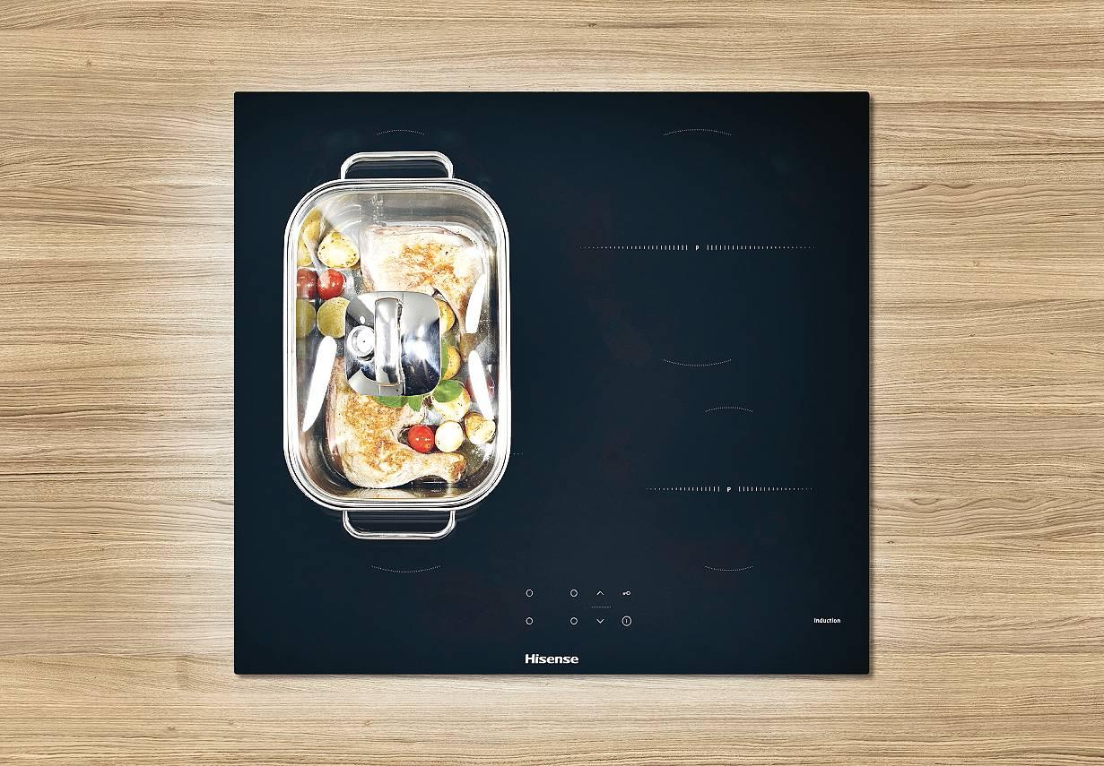 Il piano cottura a induzione I6421CB di Hisense ha 4  zone di cottura, di cui 2 collegate verticalmente. Dispone di funzione Stop&Go per mettere in pausa il piano cottura per 10 minuti. Riattiva con un solo clic  le impostazioni precedenti e la funzione Scioglimento con una temperatura costante di 42 °C. La potenza max assorbita è di 7,2 kW. Misura L 59,5 x P 58 cm. Prezzo 349 euro. www.hisense.it