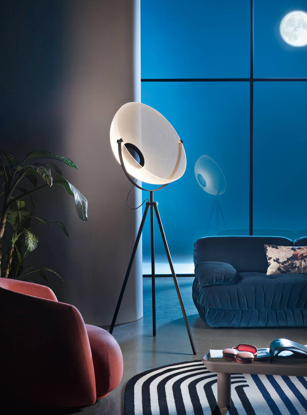 Scenografica e decorativa la lampada da terra Demì Moon di Stilnovo: quando è spenta rivela un'ampia cupola trasparente, una volta accesa invece diffonde un'illuminazione morida e omogenea grazie alla tecnologia Opti-Light™  e alle migliaia di microincisioni al laser della superficie. Misura  L 75 x P 70 x H 195 cm. Prezzo 2.330 euro.www.stilnovo.com Scenografica e decorativa la lampada da terra Demì Moon di Stilnovo: quando è spenta rivela un'ampia cupola trasparente, una volta accesa invece diffonde un'illuminazione morida e omogenea grazie alla tecnologia Opti-Light™  e alle migliaia di microincisioni al laser della superficie. Misura  L 75 x P 70 x H 195 cm. Prezzo 2.330 euro.www.stilnovo.com