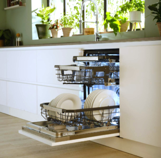 •	Lavastoviglie DB475TXS di LG
•	Tipologia: incasso a scomparsa totale
•	Classe di efficienza energetica: A
•	Consumo p. eco per 100 cicli: 54 kWh
•	Capacità nominale, in numero di coperti standard, per programma eco: 14
•	Consumo acqua programma eco: 9,5 litri
•	Durata del programma eco: 3 ore e 59 minuti
•	Rumore emesso: 43 dB, classe B
•	Programmi e funzioni: 10: Auto, Intensivo, Delicato, Refresh, Eco, Turbo, Programma Scaricato, Pulizia Lavastoviglie, Riasciacquo, Express
•	Caratteristiche: gestibile tramite app; ha apertura automatica della porta a fine ciclo; 2° e 3° cestello hanno altezza regolabile; sistema con 4 bracci irroratori multidirezionali per lavare al meglio; tecnologia TrueSteam con getto di vapore caldo a 100˚
•	Misure: L 60 x P 55 x H 81,5 cm
•	Prezzo: da rivenditore
Sito web azienda: www.lg.com/it •	Lavastoviglie DB475TXS di LG
•	Tipologia: incasso a scomparsa totale
•	Classe di efficienza energetica: A
•	Consumo p. eco per 100 cicli: 54 kWh
•	Capacità nominale, in numero di coperti standard, per programma eco: 14
•	Consumo acqua programma eco: 9,5 litri
•	Durata del programma eco: 3 ore e 59 minuti
•	Rumore emesso: 43 dB, classe B
•	Programmi e funzioni: 10: Auto, Intensivo, Delicato, Refresh, Eco, Turbo, Programma Scaricato, Pulizia Lavastoviglie, Riasciacquo, Express
•	Caratteristiche: gestibile tramite app; ha apertura automatica della porta a fine ciclo; 2° e 3° cestello hanno altezza regolabile; sistema con 4 bracci irroratori multidirezionali per lavare al meglio; tecnologia TrueSteam con getto di vapore caldo a 100˚
•	Misure: L 60 x P 55 x H 81,5 cm
•	Prezzo: da rivenditore
Sito web azienda: www.lg.com/it