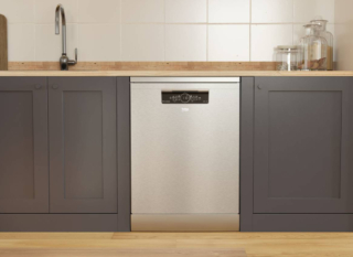 •	Lavastoviglie GB BDFN36640XA di Beko
•	Tipologia: libera installazione
•	Classe di efficienza energetica: C
•	Consumo p. eco per 100 cicli: 77 kWh
•	Capacità nominale, in numero di coperti standard, per programma eco: 16
•	Consumo acqua programma eco: 9,5 litri
•	Durata del programma eco: 3 ore e 56 minuti
•	Rumore emesso: 42 dB, classe B
•	Programmi e funzioni: 6, con zona di pulizia extra intensiva nel cestello inferiore.
•	Caratteristiche: tecnologia AutoDose, che dosa il corretto quantitativo di detersivo e brillantante in base al programma selezionato e al livello di sporco; braccio rotante CornerIntense™ che raggiunge anche gli angoli più nascosti e ostinati e SelfDry che apre automaticamente la porta a fine ciclo
•	Misure: L 60 x P 60 x H 85 cm
•	Prezzo: 1.133 euro
•	Sito web azienda: www.beko.it •	Lavastoviglie GB BDFN36640XA di Beko
•	Tipologia: libera installazione
•	Classe di efficienza energetica: C
•	Consumo p. eco per 100 cicli: 77 kWh
•	Capacità nominale, in numero di coperti standard, per programma eco: 16
•	Consumo acqua programma eco: 9,5 litri
•	Durata del programma eco: 3 ore e 56 minuti
•	Rumore emesso: 42 dB, classe B
•	Programmi e funzioni: 6, con zona di pulizia extra intensiva nel cestello inferiore.
•	Caratteristiche: tecnologia AutoDose, che dosa il corretto quantitativo di detersivo e brillantante in base al programma selezionato e al livello di sporco; braccio rotante CornerIntense™ che raggiunge anche gli angoli più nascosti e ostinati e SelfDry che apre automaticamente la porta a fine ciclo
•	Misure: L 60 x P 60 x H 85 cm
•	Prezzo: 1.133 euro
•	Sito web azienda: www.beko.it