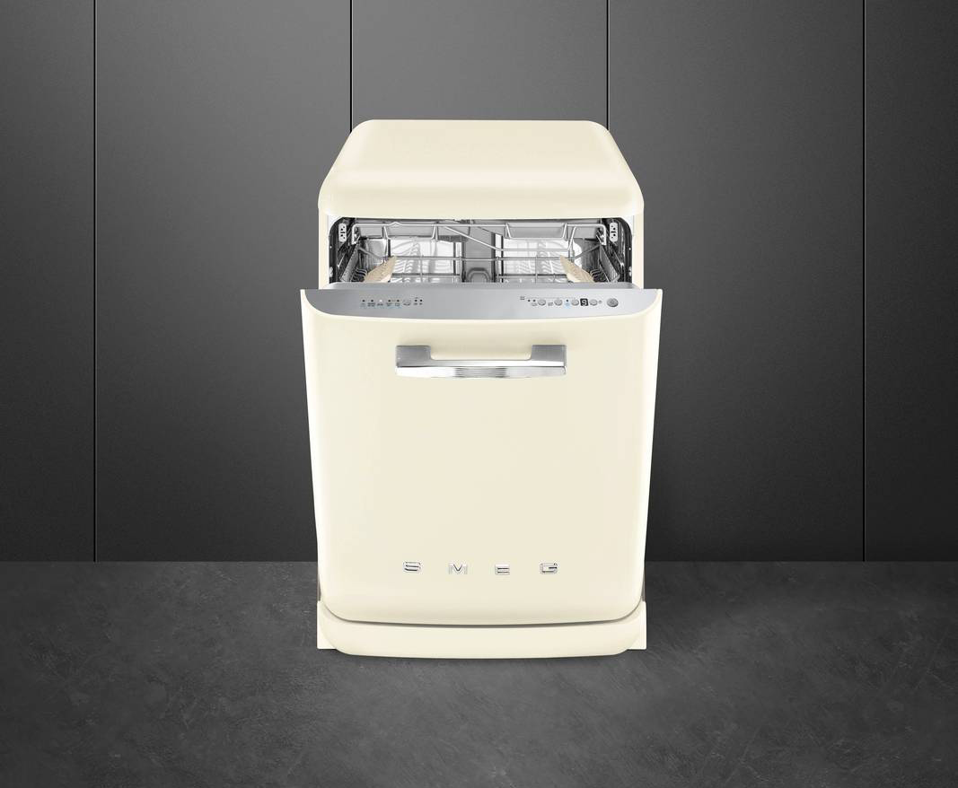 •	Lavastoviglie LVFABCR3 di Smeg
•	Tipologia: libera installazione
•	Classe di efficienza energetica: B
•	Consumo p. eco per 100 cicli: 63 kWh
•	Capacità nominale, in numero di coperti standard, per programma eco: 13
•	Consumo acqua programma eco: 9 litri
•	Durata del programma eco: 4 ore e 25 minuti
•	Rumore emesso: 45 dB, classe C
•	Programmi e funzioni: 10, tra cui Express da 60’ che comprende lavaggio e asciugatura, Igienico antibatterico e un programma specifico per il lavaggio interno dell’apparecchio.
•	Caratteristiche: regolabile su 7 temperature di lavaggio; opzione partenza ritardata fino a 9 ore; cestello superiore regolabile su 3 livelli; carica piatti da 30 cm di diametro
•	Misure: L 60 x P 60 x H 85 cm
•	Prezzo: 1.749 euro
•	Sito web azienda: www.smeg.com •	Lavastoviglie LVFABCR3 di Smeg
•	Tipologia: libera installazione
•	Classe di efficienza energetica: B
•	Consumo p. eco per 100 cicli: 63 kWh
•	Capacità nominale, in numero di coperti standard, per programma eco: 13
•	Consumo acqua programma eco: 9 litri
•	Durata del programma eco: 4 ore e 25 minuti
•	Rumore emesso: 45 dB, classe C
•	Programmi e funzioni: 10, tra cui Express da 60’ che comprende lavaggio e asciugatura, Igienico antibatterico e un programma specifico per il lavaggio interno dell’apparecchio.
•	Caratteristiche: regolabile su 7 temperature di lavaggio; opzione partenza ritardata fino a 9 ore; cestello superiore regolabile su 3 livelli; carica piatti da 30 cm di diametro
•	Misure: L 60 x P 60 x H 85 cm
•	Prezzo: 1.749 euro
•	Sito web azienda: www.smeg.com