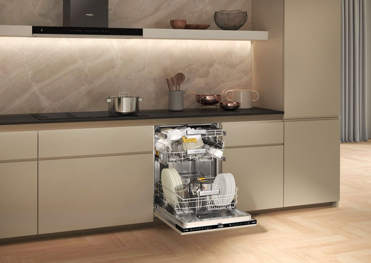 Lavastoviglie Maxispace built-in W8I HP42 L di Whirlpool
•	Tipologia: incasso a scomparsa totale
•	Classe di efficienza energetica: C
•	Consumo p. eco per 100 cicli: 75 kWh
•	Capacità nominale, in numero di coperti standard, per programma eco: 14
•	Consumo acqua programma eco: 9,5 litri
•	Durata del programma eco: 3 ore e 30 minuti
•	Rumore emesso: 42 dB, classe B
•	Programmi e funzioni: 8, ciclo rapido, intensivo e misto automatici
•	Caratteristiche: sensori intelligenti 6° senso rilevano il livello di sporco e adattano i parametri del lavaggio, riducendo il consumo di acqua; 3° cesto più grande con getti d’acqua integrati; partenza ritardata fino a 24 ore; porta con apertura automatica al termine del ciclo di lavaggio
•	Misure: L 59,8 x P 55,5 x H 82 cm
•	Prezzo: da rivenditore
•	Sito web azienda: www.whirlpool.it Lavastoviglie Maxispace built-in W8I HP42 L di Whirlpool
•	Tipologia: incasso a scomparsa totale
•	Classe di efficienza energetica: C
•	Consumo p. eco per 100 cicli: 75 kWh
•	Capacità nominale, in numero di coperti standard, per programma eco: 14
•	Consumo acqua programma eco: 9,5 litri
•	Durata del programma eco: 3 ore e 30 minuti
•	Rumore emesso: 42 dB, classe B
•	Programmi e funzioni: 8, ciclo rapido, intensivo e misto automatici
•	Caratteristiche: sensori intelligenti 6° senso rilevano il livello di sporco e adattano i parametri del lavaggio, riducendo il consumo di acqua; 3° cesto più grande con getti d’acqua integrati; partenza ritardata fino a 24 ore; porta con apertura automatica al termine del ciclo di lavaggio
•	Misure: L 59,8 x P 55,5 x H 82 cm
•	Prezzo: da rivenditore
•	Sito web azienda: www.whirlpool.it