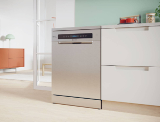 •	Lavastoviglie Rapidò CF 5C7F1X di Candy
•	Tipologia: a libera installazione
•	Classe di efficienza energetica: C
•	Consumo p. eco per 100 cicli: 66 kWh
•	numero di coperti standard, per p. eco: 15
•	Consumo acqua programma eco: 9,5 litri
•	Durata del programma eco: 3 ore e 55 minuti
•	Rumore emesso: 47 dB, classe C
•	Programmi e funzioni: 8, tra cui quello rapido a 35’ o il mezzo carico.
•	Caratteristiche: motore Inverter silenzioso; partenza ritardata fino a 23 ore;
la porta si apre in automatico a fine ciclo; wi-fi
•	Misure: L 60 x P 60 x H 85 cm
•	Prezzo: 849 euro
•	Sito web azienda: www.candy.it •	Lavastoviglie Rapidò CF 5C7F1X di Candy
•	Tipologia: a libera installazione
•	Classe di efficienza energetica: C
•	Consumo p. eco per 100 cicli: 66 kWh
•	numero di coperti standard, per p. eco: 15
•	Consumo acqua programma eco: 9,5 litri
•	Durata del programma eco: 3 ore e 55 minuti
•	Rumore emesso: 47 dB, classe C
•	Programmi e funzioni: 8, tra cui quello rapido a 35’ o il mezzo carico.
•	Caratteristiche: motore Inverter silenzioso; partenza ritardata fino a 23 ore;
la porta si apre in automatico a fine ciclo; wi-fi
•	Misure: L 60 x P 60 x H 85 cm
•	Prezzo: 849 euro
•	Sito web azienda: www.candy.it