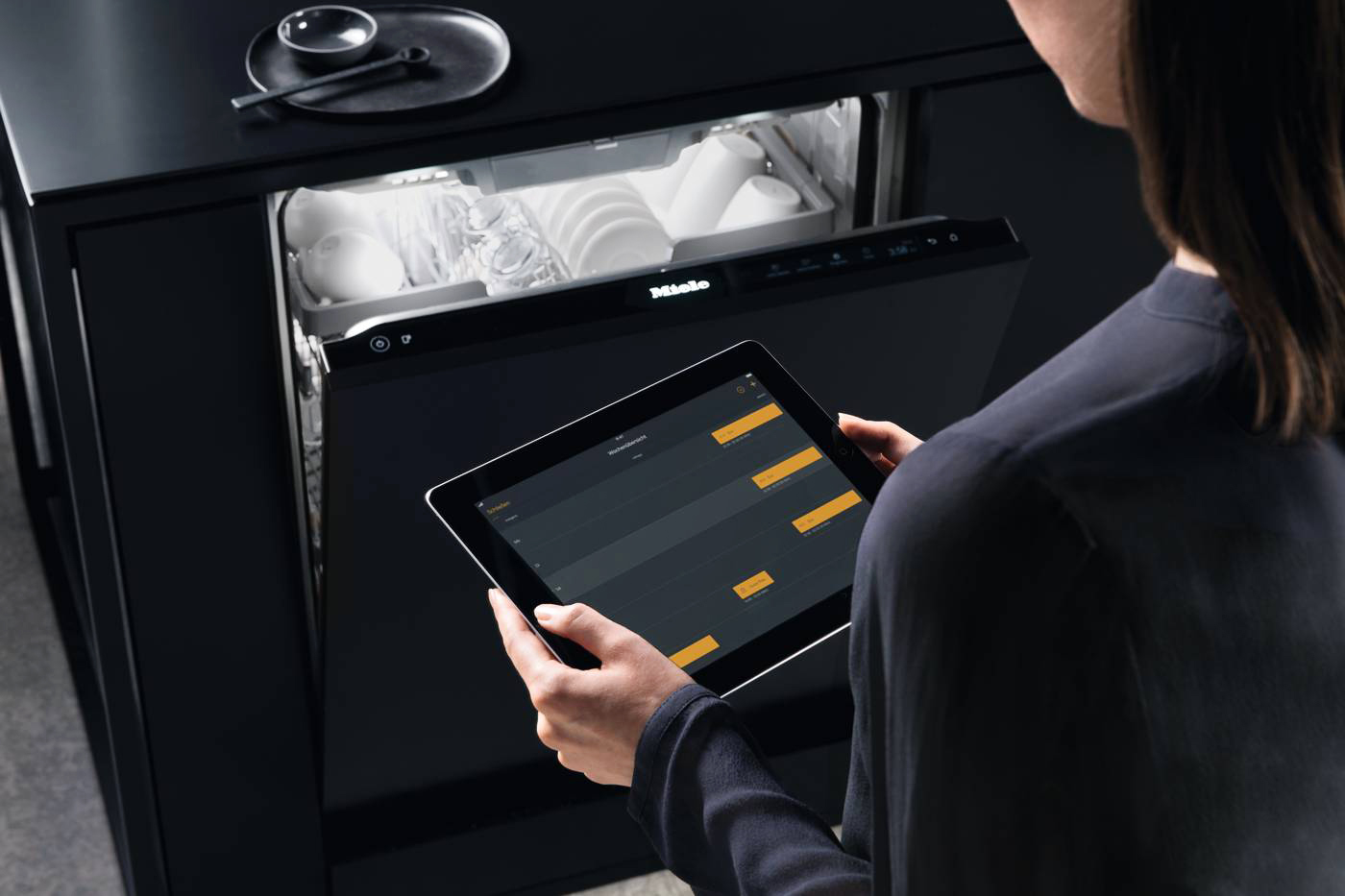 •	lavastoviglie G 7975 SCVi di Miele
•	Tipologia: incasso a scomparsa totale
•	Classe di efficienza energetica: A
•	Consumo p. eco per 100 cicli: 54 kWh
•	numero di coperti standard, per p. eco: 14
•	Consumo acqua programma eco: 8,4 litri
•	Durata del programma eco: 3 ore e 50 minuti
•	Rumore emesso: 41 dB, classe B
•	Programmi e funzioni: 16, tra cui Automatic, Intenso 75 °C, Eco, Pasta/Riso e  Manutenzione
•	Caratteristiche: gestibile da remoto; sistema di dosaggio automatico AutoDos con PowerDisk; display M Touch di grandi dimensioni, che rende pratico ed intuitivo l’utilizzo e la selezione dei programmi; cassetto 3D MultiFlex per la massima libertà di organizzazione
•	Misure: L 59,8 x P 55 x H 84,5 cm
•	Prezzo: 4.065 euro
•	Sito web azienda: www.miele.it •	lavastoviglie G 7975 SCVi di Miele
•	Tipologia: incasso a scomparsa totale
•	Classe di efficienza energetica: A
•	Consumo p. eco per 100 cicli: 54 kWh
•	numero di coperti standard, per p. eco: 14
•	Consumo acqua programma eco: 8,4 litri
•	Durata del programma eco: 3 ore e 50 minuti
•	Rumore emesso: 41 dB, classe B
•	Programmi e funzioni: 16, tra cui Automatic, Intenso 75 °C, Eco, Pasta/Riso e  Manutenzione
•	Caratteristiche: gestibile da remoto; sistema di dosaggio automatico AutoDos con PowerDisk; display M Touch di grandi dimensioni, che rende pratico ed intuitivo l’utilizzo e la selezione dei programmi; cassetto 3D MultiFlex per la massima libertà di organizzazione
•	Misure: L 59,8 x P 55 x H 84,5 cm
•	Prezzo: 4.065 euro
•	Sito web azienda: www.miele.it