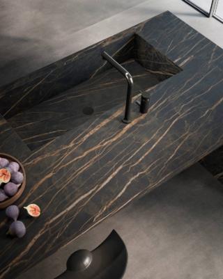 Top e lavabo integrato nella collezione Laminam I Naturali - Noir Desir Top e lavabo integrato nella collezione Laminam I Naturali - Noir Desir