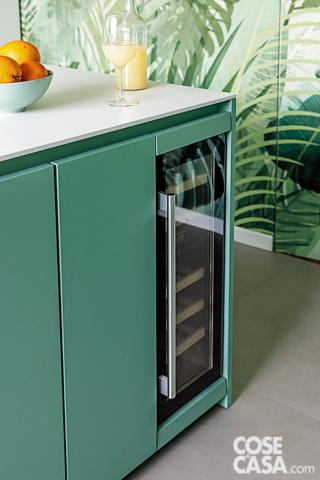 cantinetta per i vini nell'isola della cucina cantinetta per i vini nell'isola della cucina