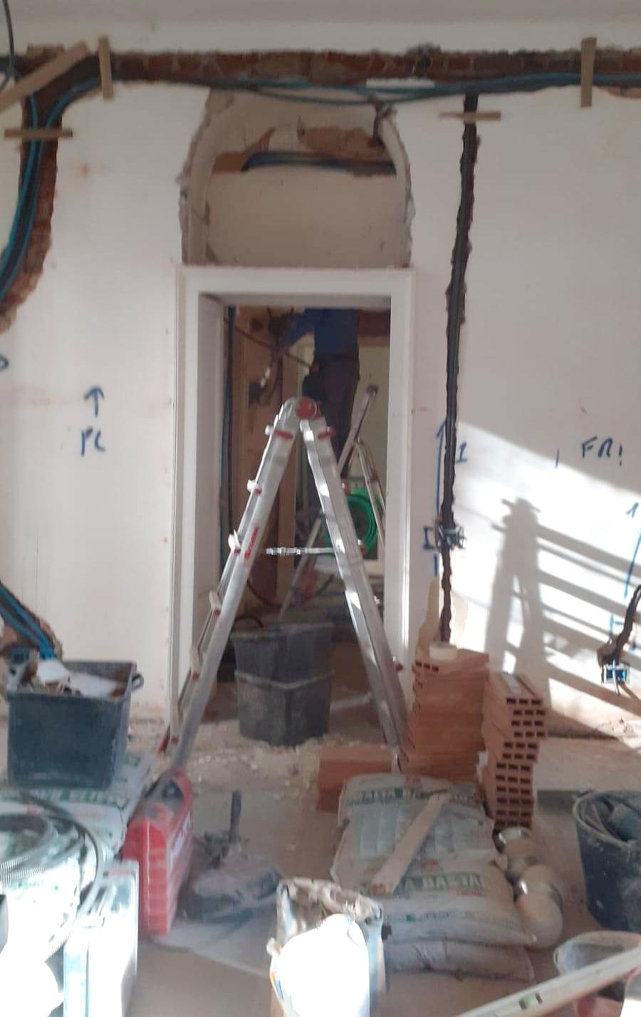 la scoperta dell'arco sopra la porta la scoperta dell'arco sopra la porta