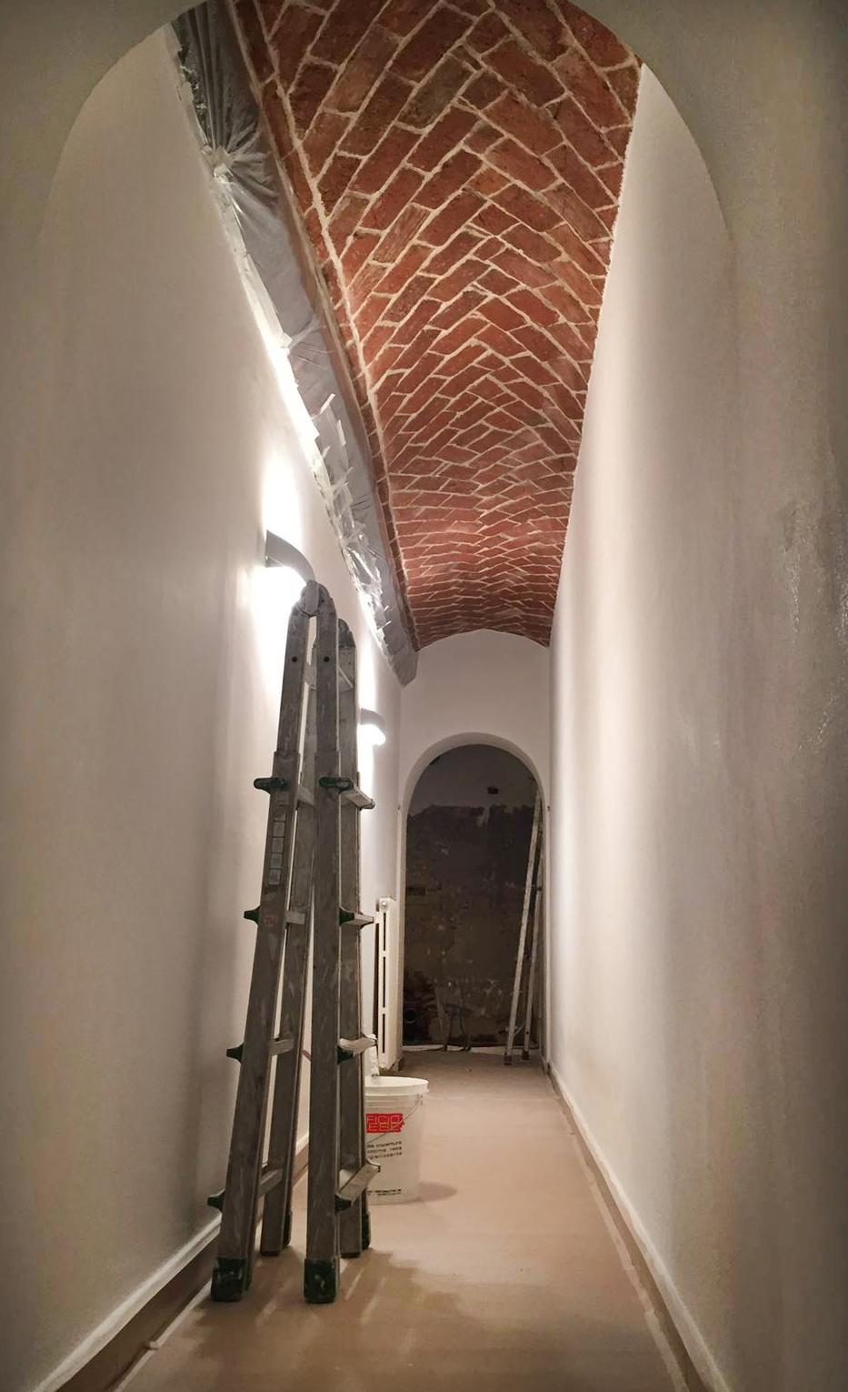 prima, il corridoio con soffitto ad arco prima, il corridoio con soffitto ad arco