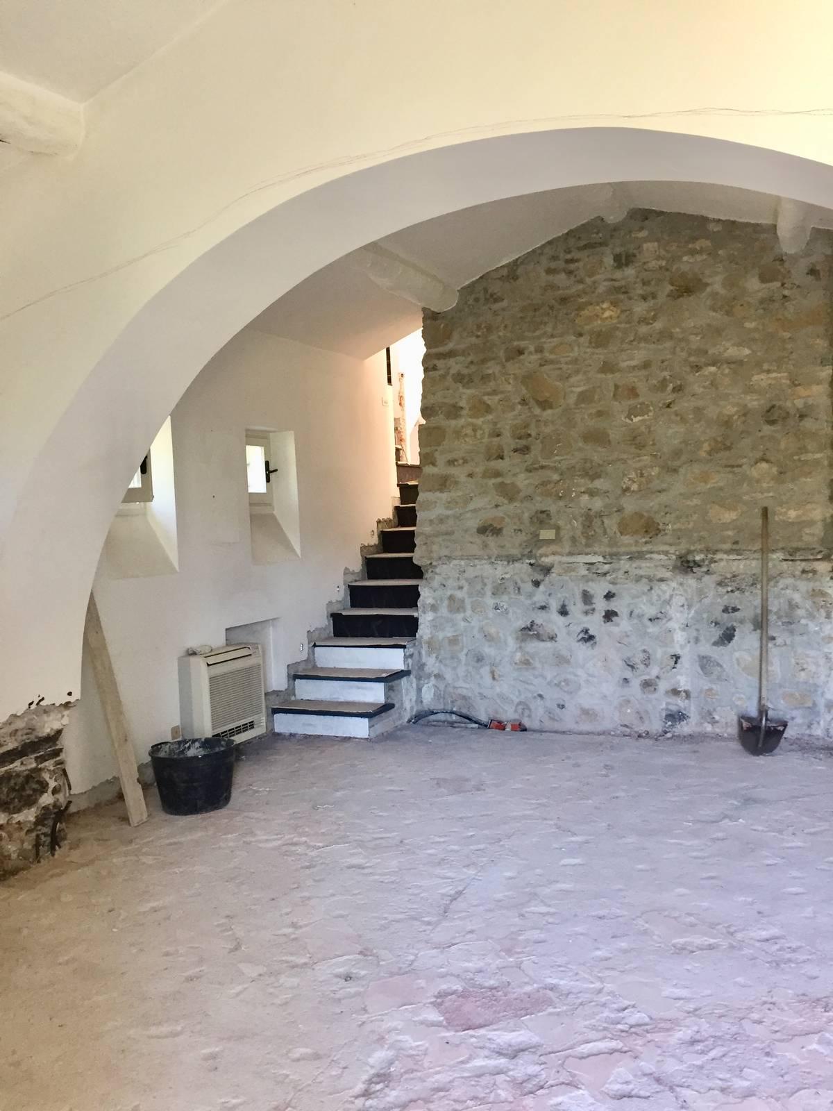 prima, l'arco intonacato prima, l'arco intonacato