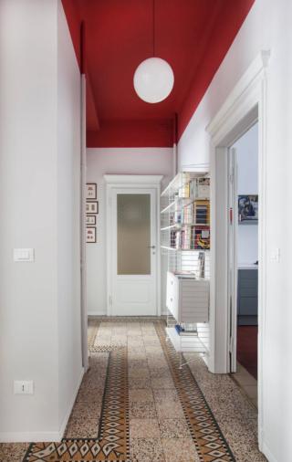 Contrasto pavimento e soffitto