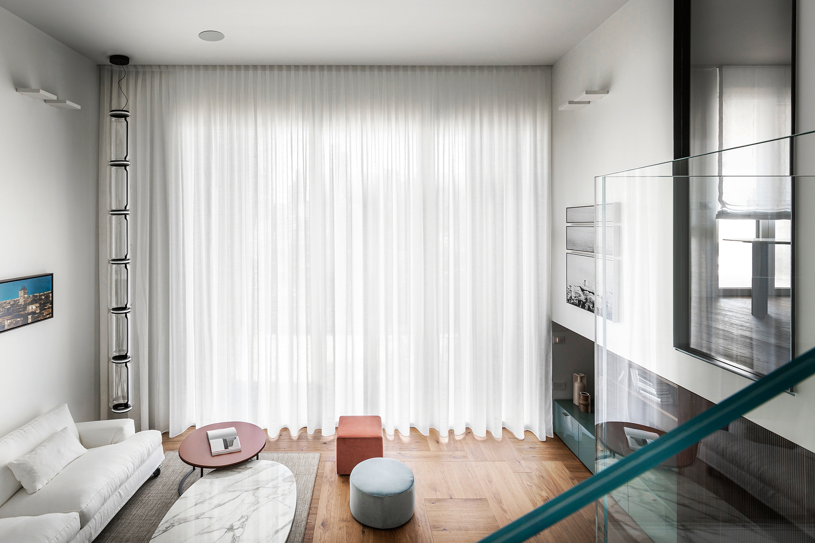 Il binario motorizzato Novo di Resstende, silenzioso e funzionale, è compatibile con gli impianti domotici
e disponibile in versione lineare, ad angoli curvati, calandrata. Prezzo su preventivo. www.resstende.it Il binario motorizzato Novo di Resstende, silenzioso e funzionale, è compatibile con gli impianti domotici
e disponibile in versione lineare, ad angoli curvati, calandrata. Prezzo su preventivo. www.resstende.it