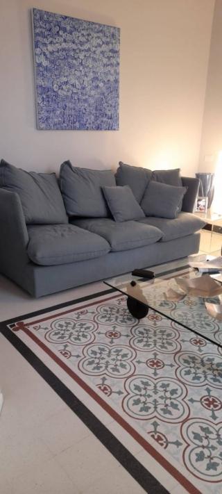 Tessuto in tono con il pavimento