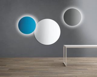 Fa parte del sistema Integral di Caimi il pannello fonoassorbente di forma semisferica realizzato con tecnologia brevettata Snowsound in diversi colori, disponibile in due formati; può essere accessoriato con luci led, aggiungendo alla funzione di miglioramento acustico anche quella di corpo illuminante. Può essere applicato a parete tramite piastre magnetiche in aderenza oppure, nel caso ospiti led, distanziate dalla parete con effetto illuminazione wall-washing. Oppure può essere sospeso a soffitto con tre cavi regolabili in altezza. Misura Ø 80 e Ø 120 cm. www.caimi.com Fa parte del sistema Integral di Caimi il pannello fonoassorbente di forma semisferica realizzato con tecnologia brevettata Snowsound in diversi colori, disponibile in due formati; può essere accessoriato con luci led, aggiungendo alla funzione di miglioramento acustico anche quella di corpo illuminante. Può essere applicato a parete tramite piastre magnetiche in aderenza oppure, nel caso ospiti led, distanziate dalla parete con effetto illuminazione wall-washing. Oppure può essere sospeso a soffitto con tre cavi regolabili in altezza. Misura Ø 80 e Ø 120 cm. www.caimi.com