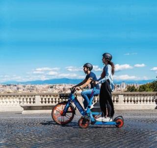 Monopattini in sharing a Roma, noleggiati  dall'operatore Dott (ridedott.com).