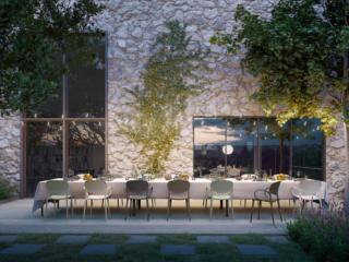 La sedia Abby di Connubia ha una linea iconica che fonde insieme passato e futuro: si ispira ai modelli Thonet, ma è completamente realizzata in polipropilene 100% riciclato. Si può scegliere fra sei varianti di colore, dai più tenui ai più scuri; inoltre è disponibile nella versione con braccioli. www.connubia.com La sedia Abby di Connubia ha una linea iconica che fonde insieme passato e futuro: si ispira ai modelli Thonet, ma è completamente realizzata in polipropilene 100% riciclato. Si può scegliere fra sei varianti di colore, dai più tenui ai più scuri; inoltre è disponibile nella versione con braccioli. www.connubia.com