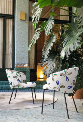 Le iconiche sedute Tuka di Connubia si “ricoprono” di farfalle, infatti sono rivestite con un prezioso tessuto decorato da un pattern esclusivo, reinterpretato dall'illustratrice svedese Cecilia Carlsted per Weekend Max Mara. Lo schienale avvolgente le rende accoglienti e confortevoli. www.connubia.it Le iconiche sedute Tuka di Connubia si “ricoprono” di farfalle, infatti sono rivestite con un prezioso tessuto decorato da un pattern esclusivo, reinterpretato dall'illustratrice svedese Cecilia Carlsted per Weekend Max Mara. Lo schienale avvolgente le rende accoglienti e confortevoli. www.connubia.it