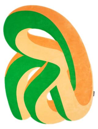 Il tappeto della nuova collezione Flux di Carpet Edition &STORMO è caratterizzato da una forma astratta che trova le sue radici nella sperimentazione contemporanea della omonima corrente artistica nata negli anni Sessanta. È disponibile in tre forme, con una lavorazione che ne esalta l'effetto tridimensionale, e tre vivaci colorazioni. È realizzato in soffice lana Nuova Zelanda. www.carpetedition.com Il tappeto della nuova collezione Flux di Carpet Edition &STORMO è caratterizzato da una forma astratta che trova le sue radici nella sperimentazione contemporanea della omonima corrente artistica nata negli anni Sessanta. È disponibile in tre forme, con una lavorazione che ne esalta l'effetto tridimensionale, e tre vivaci colorazioni. È realizzato in soffice lana Nuova Zelanda. www.carpetedition.com